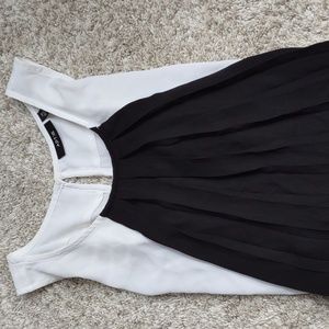 Black and white flowy blouse Apt. 9 size XS